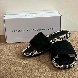 APL Big Logo Techloom Slide NWT in Box Black/Leopard size 6